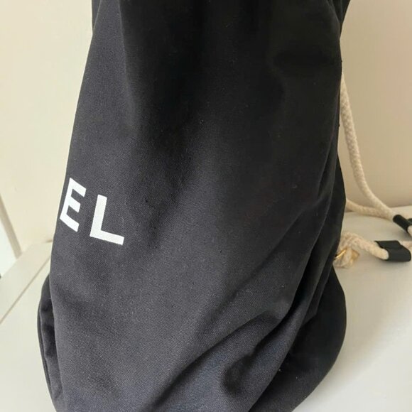 CHANEL Drawstring Black Shoulder Bag - Picture 7 of 9